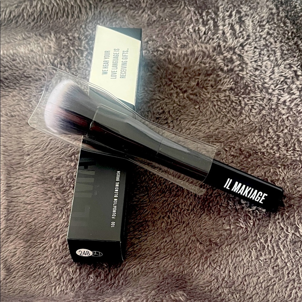 IL MAKIAGE Foundation Blending Brush